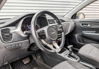 Подержанный автомобиль Kia Rio Hatchback 2021 года (16 фото)