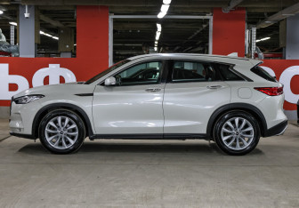 Подержанный автомобиль Infiniti QX50 2018 года (8 фото)