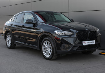 Подержанный автомобиль BMW X4 2022 года (3 фото)