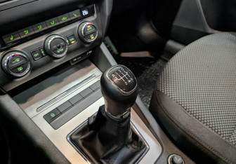 Подержанный автомобиль Skoda Octavia Liftback 2014 года (26 фото)
