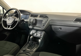 Подержанный автомобиль Volkswagen Tiguan 2017 года (9 фото)