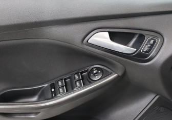 Подержанный автомобиль Ford Focus Hatchback 2017 года (12 фото)