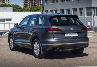 Подержанный автомобиль Volkswagen Touareg 2020 года (7 фото)