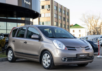 Подержанный автомобиль Nissan Note 2008 года (2 фото)
