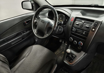 Подержанный автомобиль Hyundai Tucson 2008 года (10 фото)