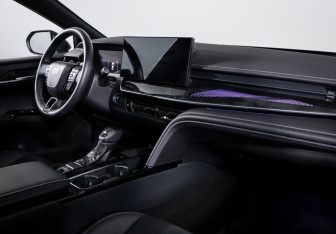 Подержанный автомобиль Toyota Camry Sedan 2024 года (9 фото)