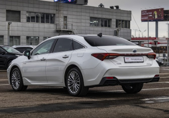 Подержанный автомобиль Toyota Avalon 2022 года (7 фото)