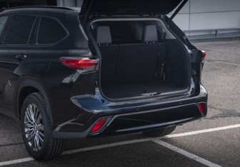 Подержанный автомобиль Toyota Highlander 2025 года (26 фото)