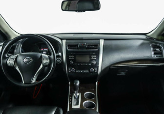 Подержанный автомобиль Nissan Teana 2015 года (8 фото)