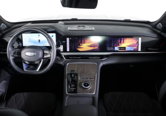 Подержанный автомобиль Geely Monjaro 2025 года (13 фото)