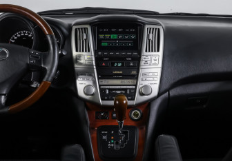 Подержанный автомобиль Lexus RX 2004 года (13 фото)