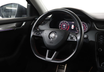 Подержанный автомобиль Skoda Octavia Liftback 2020 года (15 фото)