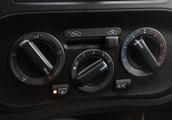 Подержанный автомобиль Nissan Juke 2011 года (15 фото)