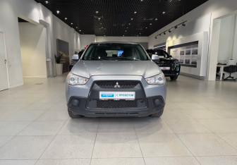 Подержанный автомобиль Mitsubishi ASX 2011 года (2 фото)