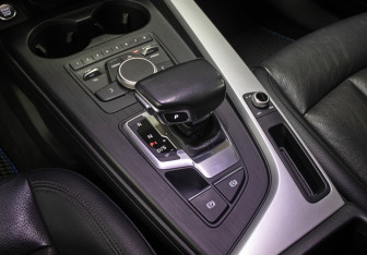 Подержанный автомобиль Audi A4 Sedan 2017 года (19 фото)