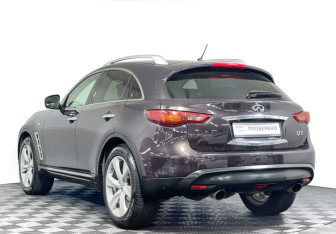 Подержанный автомобиль Infiniti FX 2009 года (7 фото)