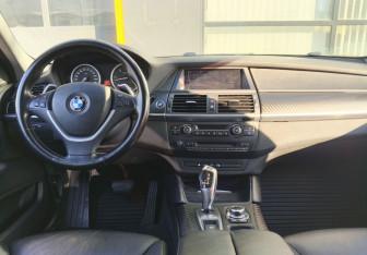 Подержанный автомобиль BMW X6 2012 года (13 фото)