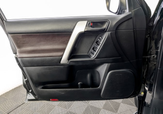 Подержанный автомобиль Toyota Land Cruiser Prado 2018 года (18 фото)