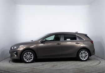 Подержанный автомобиль Kia Ceed Hatchback 2019 года (8 фото)