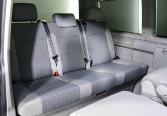 Подержанный автомобиль Volkswagen Multivan 2015 года (18 фото)