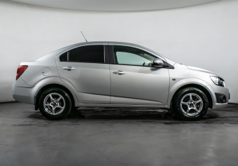 Подержанный автомобиль Chevrolet Aveo Sedan 2015 года (4 фото)