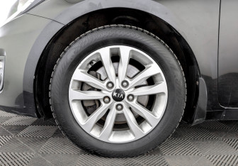 Подержанный автомобиль Kia Ceed Hatchback 2018 года (17 фото)