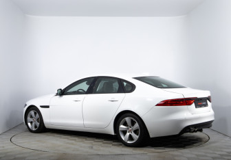 Подержанный автомобиль Jaguar XF Sedan 2016 года (7 фото)