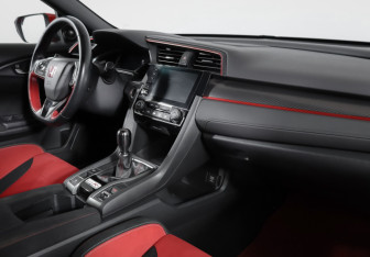 Подержанный автомобиль Honda Civic Type R Hatchback 2019 года (9 фото)