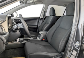 Подержанный автомобиль Toyota RAV4 2013 года (20 фото)