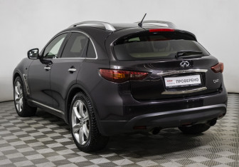 Подержанный автомобиль Infiniti QX70 2015 года (7 фото)