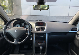 Подержанный автомобиль Peugeot 207 Hatchback 2009 года (10 фото)