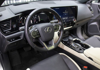 Подержанный автомобиль Lexus NX 2023 года (16 фото)