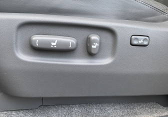 Подержанный автомобиль Toyota Land Cruiser Prado 2004 года (20 фото)