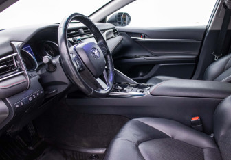 Подержанный автомобиль Toyota Camry Sedan 2020 года (10 фото)