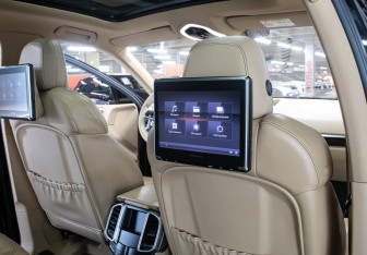 Подержанный автомобиль Porsche Cayenne 2015 года (25 фото)