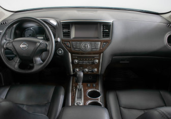 Подержанный автомобиль Nissan Pathfinder 2016 года (12 фото)