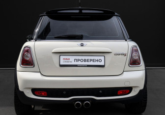 Подержанный автомобиль MINI Hatch 2008 года (6 фото)