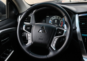 Подержанный автомобиль Mitsubishi Montero Sport 2021 года (11 фото)