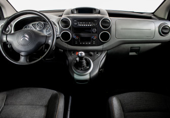 Подержанный автомобиль Citroen Berlingo 2016 года (12 фото)