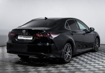 Подержанный автомобиль Toyota Camry Sedan 2021 года (5 фото)