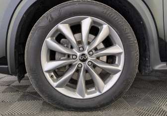 Подержанный автомобиль Infiniti QX50 2019 года (12 фото)