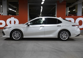 Подержанный автомобиль Toyota Camry Sedan 2020 года (8 фото)