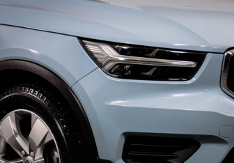 Подержанный автомобиль Volvo XC40 2019 года (16 фото)