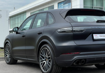 Подержанный автомобиль Porsche Cayenne 2021 года (25 фото)
