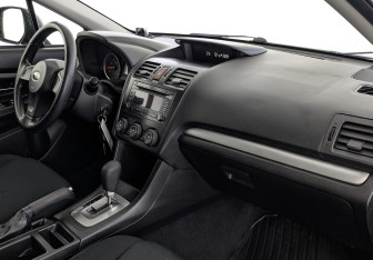 Подержанный автомобиль Subaru XV 2013 года (13 фото)