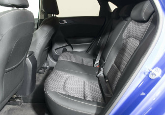 Подержанный автомобиль Kia Ceed Hatchback 2019 года (16 фото)