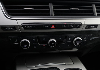 Подержанный автомобиль Audi Q7 2016 года (23 фото)