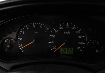 Подержанный автомобиль Ford Focus Sedan 2004 года (7 фото)