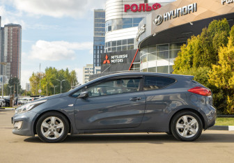 Подержанный автомобиль Kia Ceed Hatchback 2013 года (6 фото)