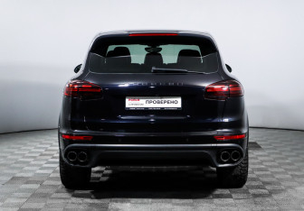 Подержанный автомобиль Porsche Cayenne 2017 года (6 фото)